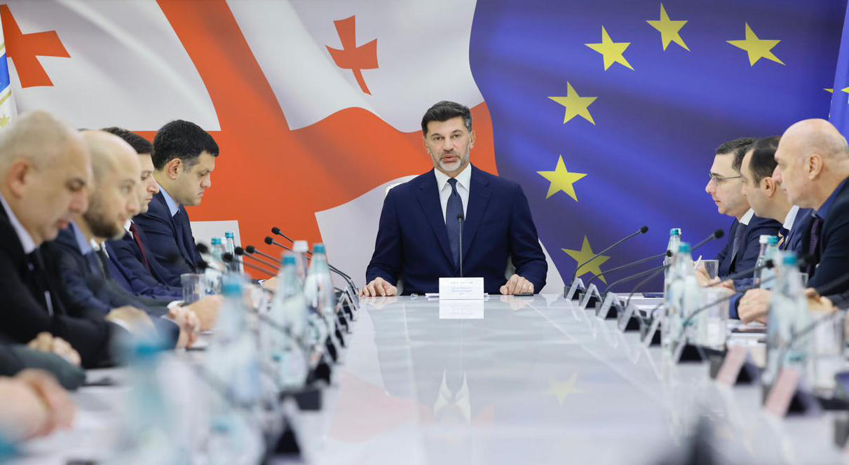 ჭავჭავაძის გამზირსა და აბაშიძის ქუჩაზე სკვერები და სპორტული მოედანი განახლდა