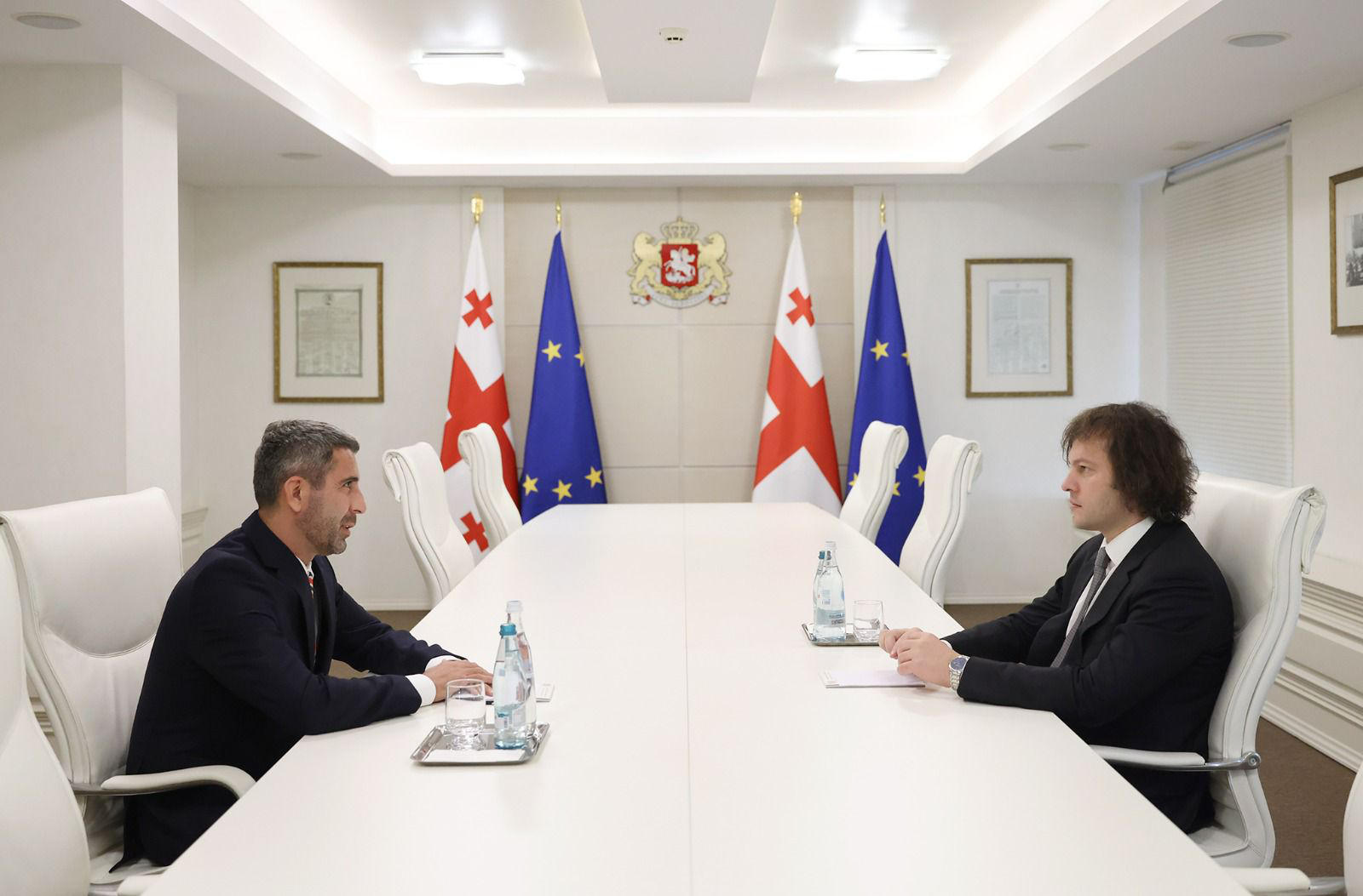 ირაკლი კობახიძე ნატოსთან საქართველოს ახლად დანიშნულ წარმომადგენელ ირაკლი ბერაიასა და კატარის სახელმწიფოში საქართველოს ახლად დანიშნულ ელჩს ვაკო ავალიანს შეხვდა