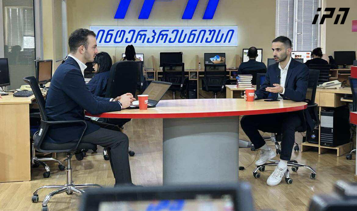 ნიკა სიმონიშვილი - „ქართული ოცნების“ მიღებულმა კანონებმა, ფაქტობრივად, ვერ იმუშავა - ვერც 5 ათას ლარიანმა ჯარიმებმა, ვერც პატიმრობამ, ვერც დაშინებებმა და რუსთაველის გამზირზე პოლიციელები დააყენეს