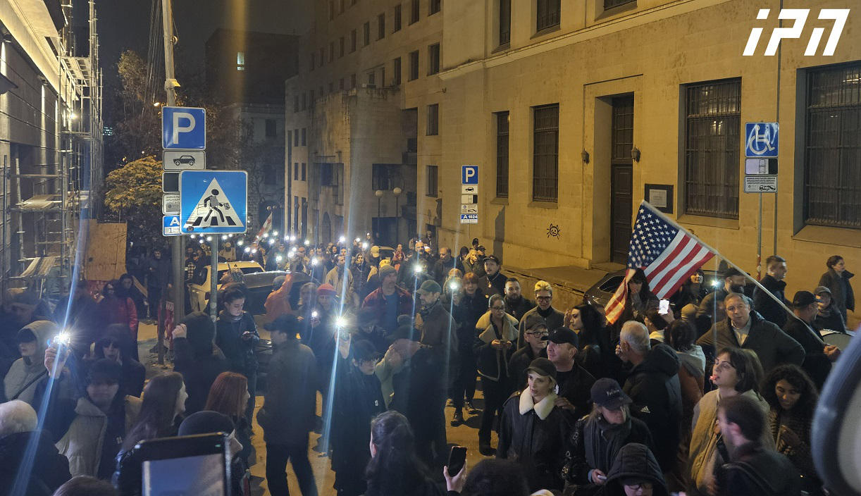 მოქალაქეები საპროტესტო მსვლელობით კვლავ რუსთაველის გამზირზე დაბრუნდნენ