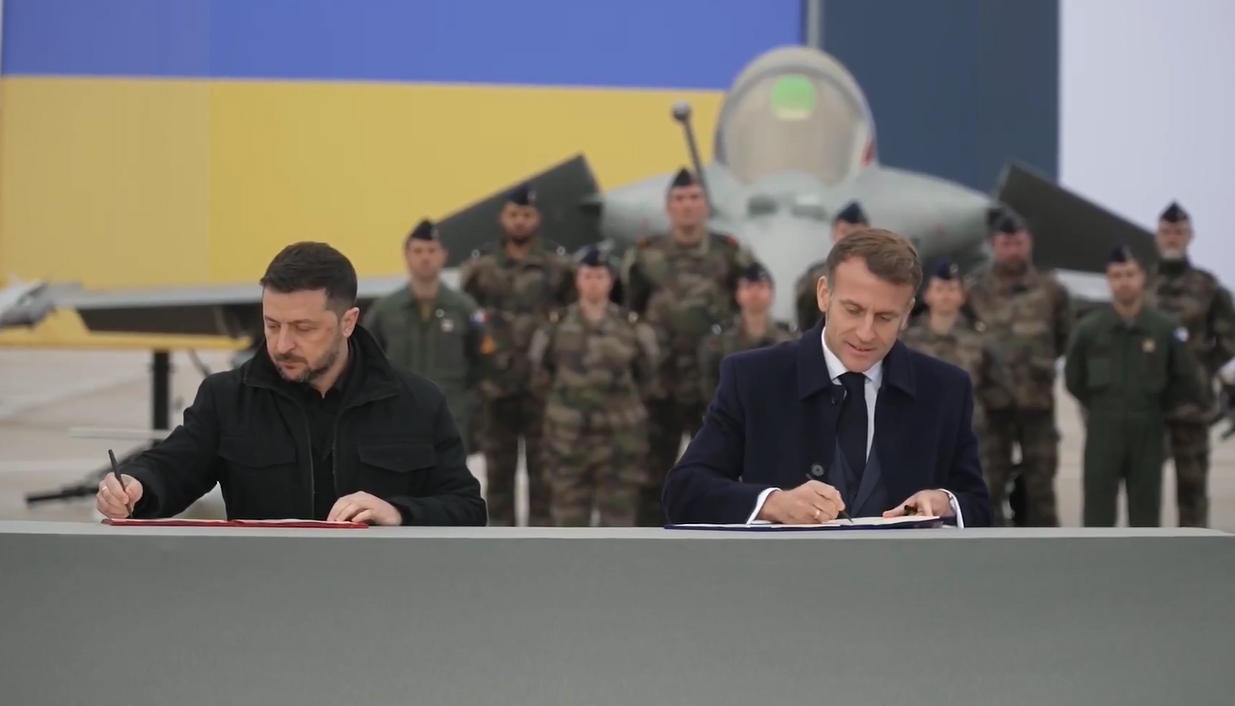 ვოლოდიმირ ზელენსკი - საფრანგეთსა და უკრაინას შორის ისტორიული დოკუმენტი გაფორმდა, რომელიც უკრაინას საშუალებას აძლევს, Rafale-ის ტიპის 100 თვითმფრინავი შეიძინოს - დღეს ჭეშმარიტად ისტორიული მომენტია ორივე ერისთვის