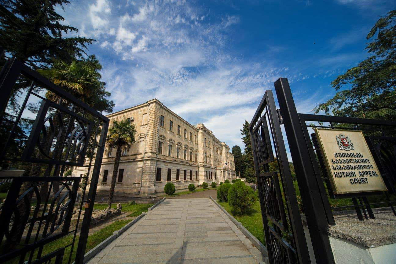 ქუთაისის სააპელაციო სასამართლოში მზია ამაღლობელის საჩივრის განხილვა მიმდინარეობს