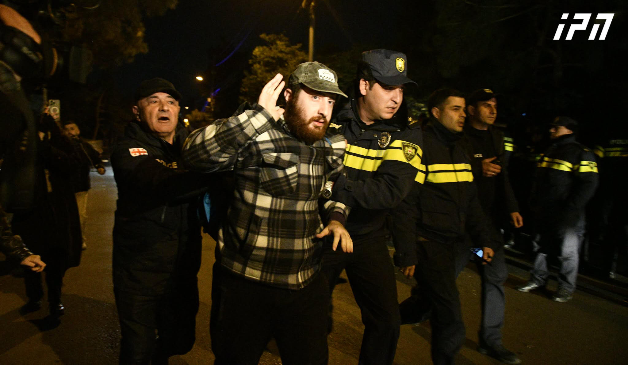 პოლიციამ მათე დევიძის მხარდამჭერი მსვლელობის კიდევ რამდენიმე მონაწილე დააკავა