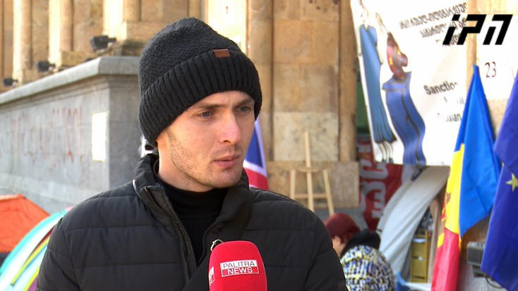 სამოქალაქო აქტივისტმა ისაკო დევიძემ პარლამენტთან შიმშილობა დაიწყო