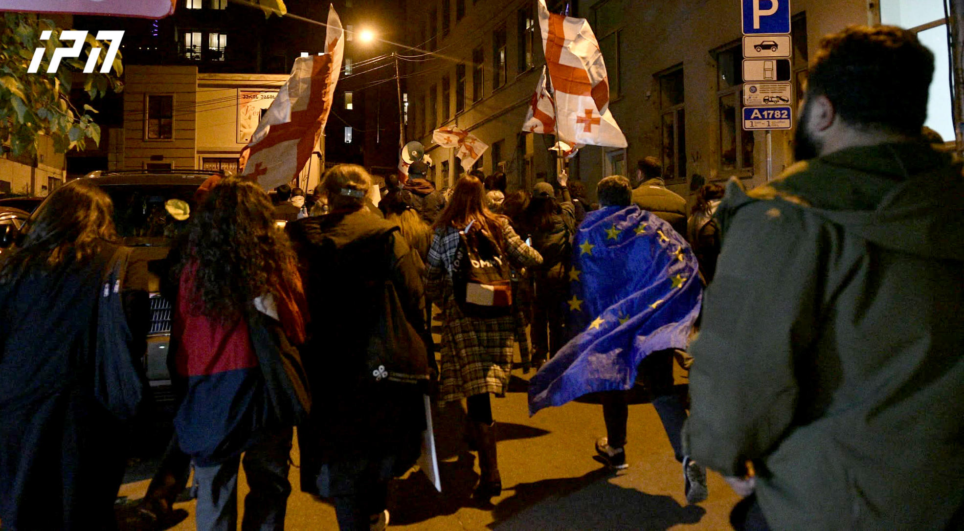 ადვოკატი მარშზე დაკავებულებზე - ქეთევან ხუსკივაძეს და ნინო გუდაშვილის პოლიციელის სიტყვიერ შეურაცხყოფას ედავებიან, თუმცა მსგავსს ადგილი არ ჰქონია - პირიქით: ხუსკივაძეს გოგა მემანიშვილმა შეაგინა - ისინი სამართალდამრღვევებად არ ცნობენ თავს