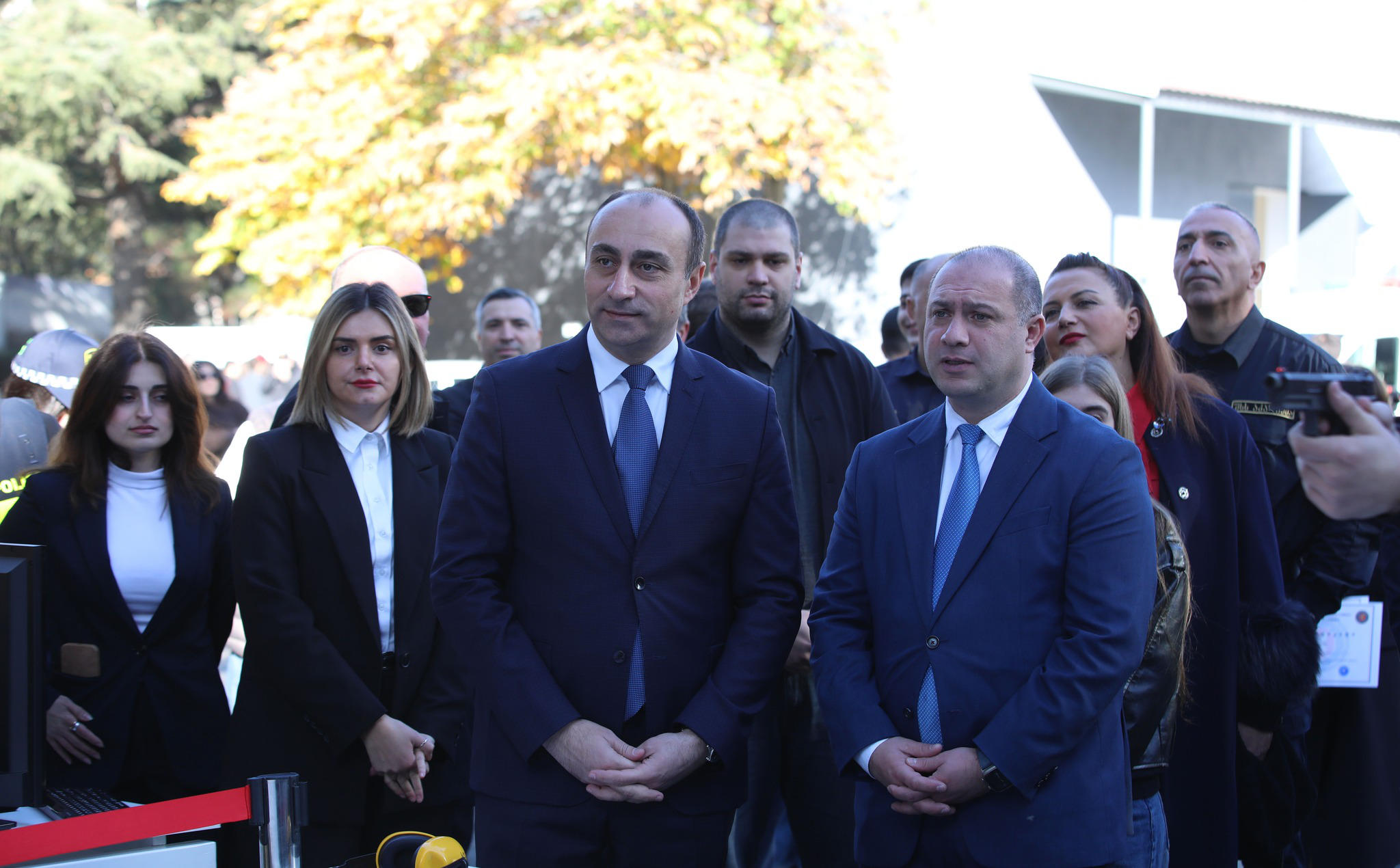 შსს - საჯარო სკოლებში ახალი პროექტი - „პროფესია პოლიციელი“ იწყება, რომლის მიზანიც ახალგაზრდებისთვის საპოლიციო საქმიანობის გაცნობა და მოზარდებში ამ პროფესიის პოპულარიზაციაა