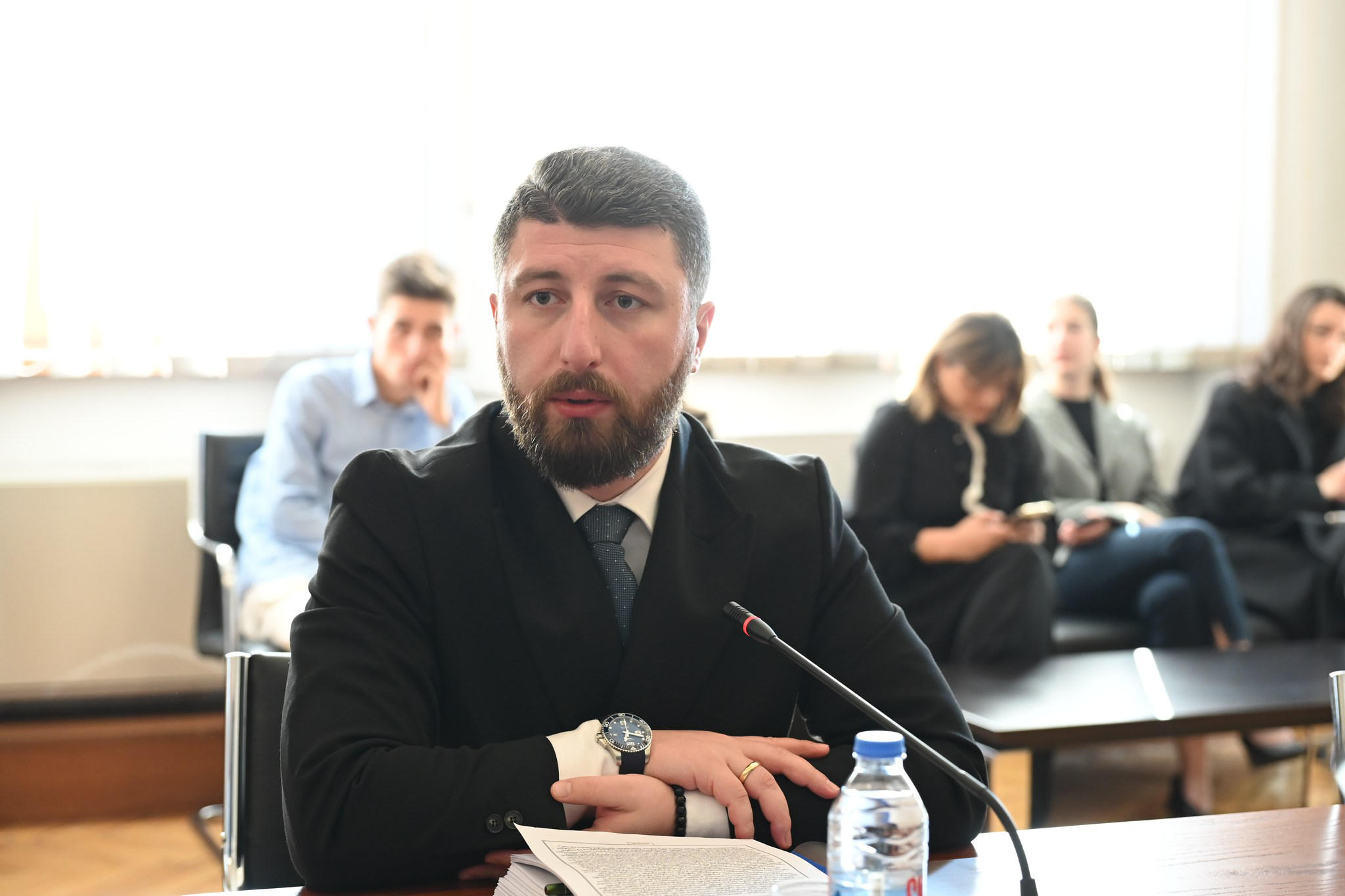 არჩილ გორდულაძე გიორგი შარაშიძეს - მიშელის შეთანხმებით კონსტიტუციიდან გასვლა თქვენი ლიდერის გამოისობით მოგვიწია! თქვენ ხართ ღალატზე ხელის მომწერები, კონკრეტულად თქვენც! წერილს წერილზე იწერებით, როგორც შულავერის კომიტეტის წევრები