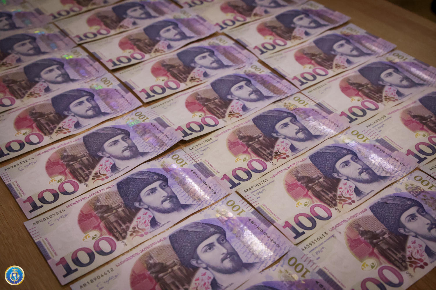 ფინანსთა სამინისტროს საგამოძიებო სამსახურის ინფორმაციით, ქრთამის აღების ფაქტზე „თბილსერვის ჯგუფის“ თანამშრომელი დააკავეს