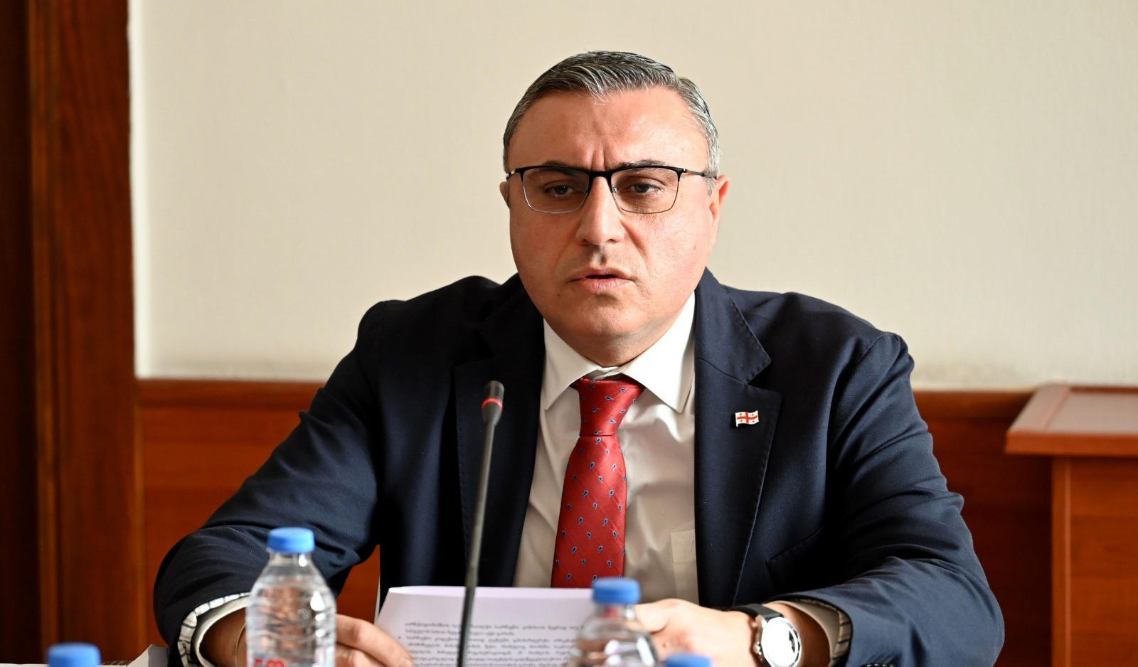 დავით მათიკაშვილი - გათვითცნობიერებული არჩევანის გასაკეთებლად კრიტიკულად მნიშვნელოვანია, ინფორმაციის მრავალი წყარო იყოს, რაც უცხოეთში ცხოვრების პირობებში შეუძლებელია - იქ ალტერნატიული აზრი, პრაქტიკულად, არ ისმის