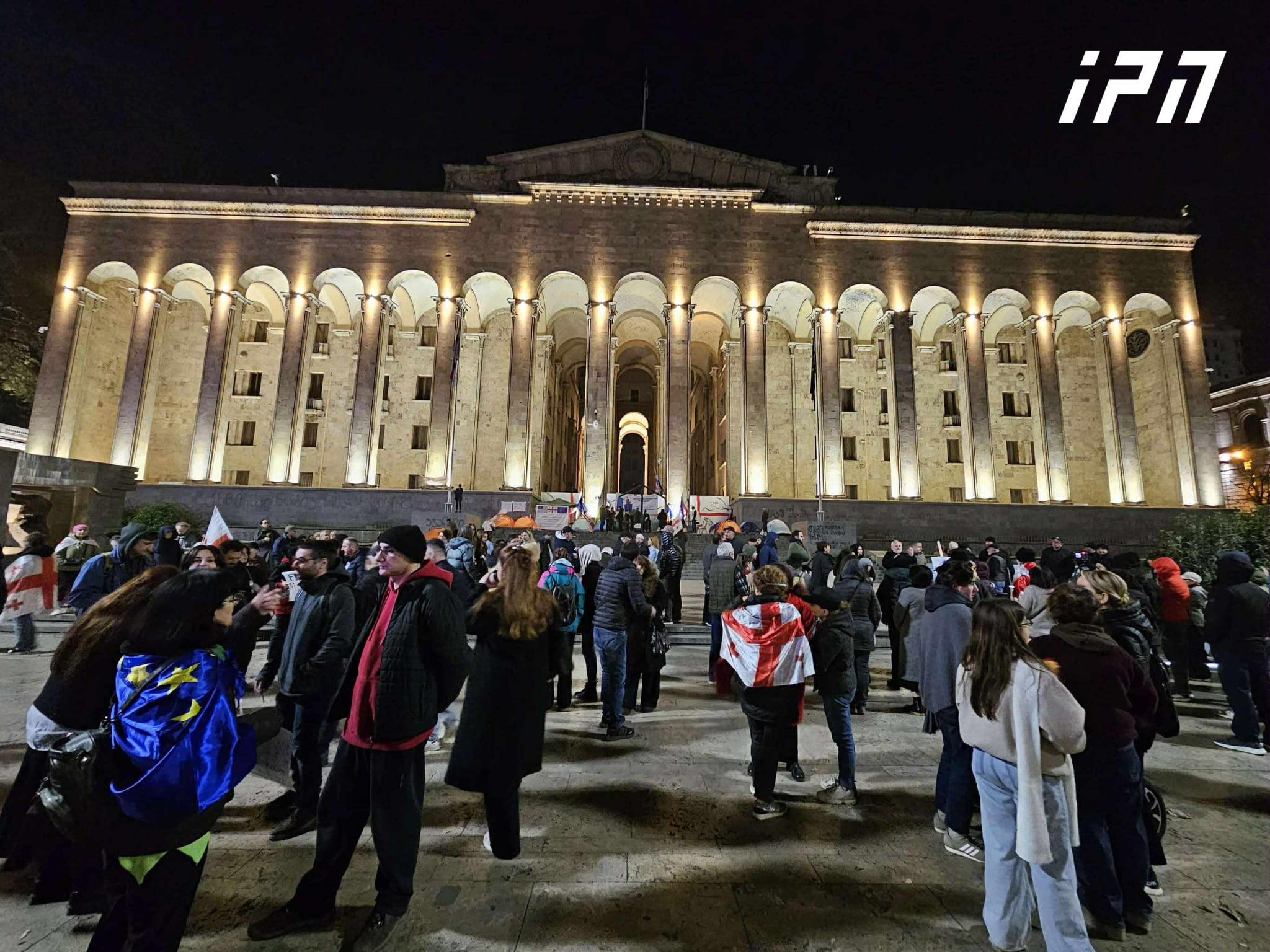 პარლამენტთან საპროტესტო აქცია განახლდა