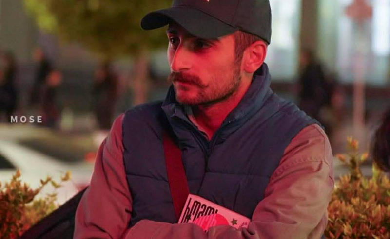 „ტვ პირველის" ინფორმაციით, აქციაზე დააკავეს ჟურნალისტი გიორგი მამნიაშვილი, რომელიც პროფესიულ მოვალეობას ასრულებდა