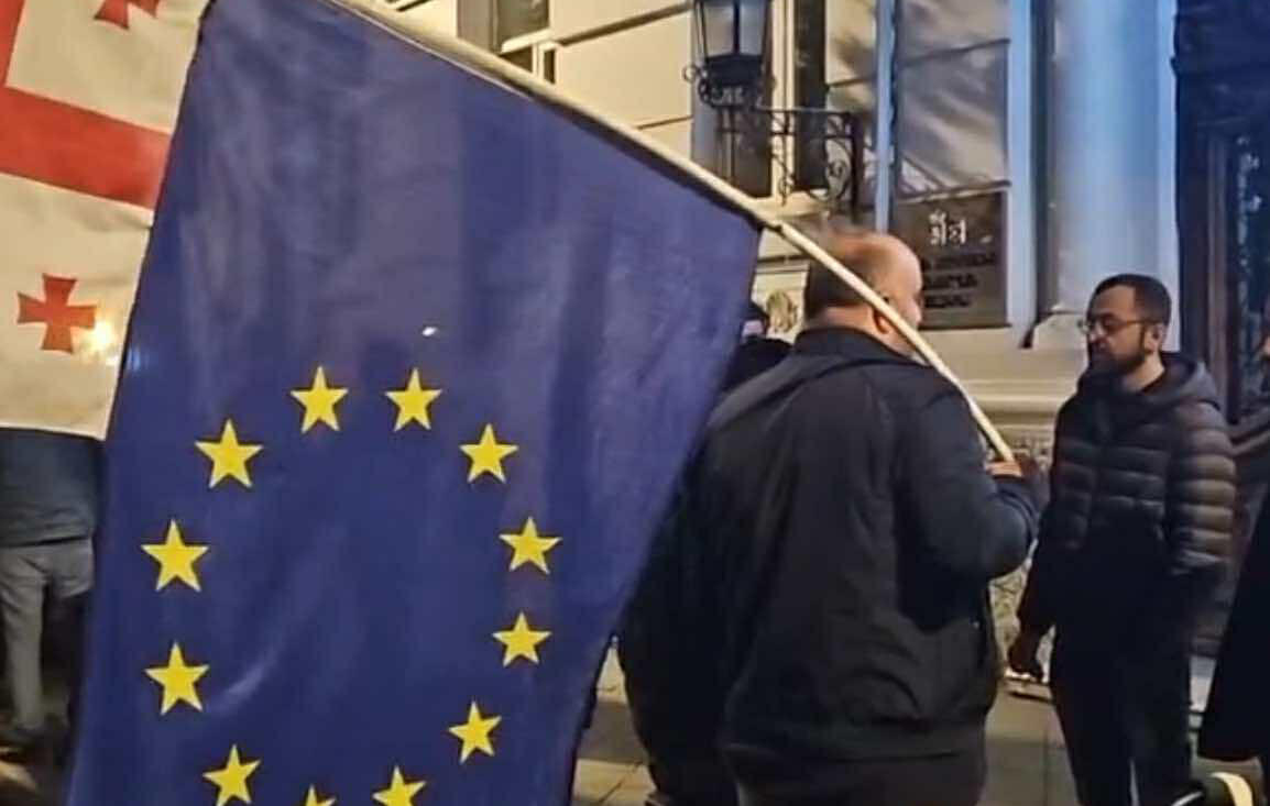 აჭარის მთავრობის სახლთან აქცია გრძელდება