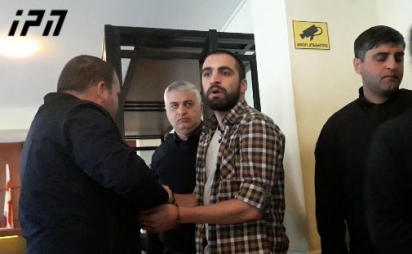 4 ოქტომბრის მოვლენებთან დაკავშირებით დაკავებული ირაკლი ჩხვირკია სასამართლო პროცესზე - დასაწვავ მოსკოვში დავიბადე
