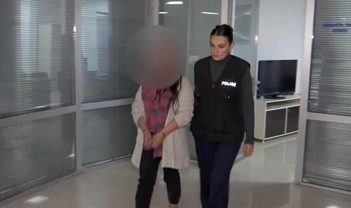 ქვემო ქართლის პოლიციამ არასრულწლოვანი შვილების მიმართ ჩადენილი ძალადობის ბრალდებით დედა დააკავა