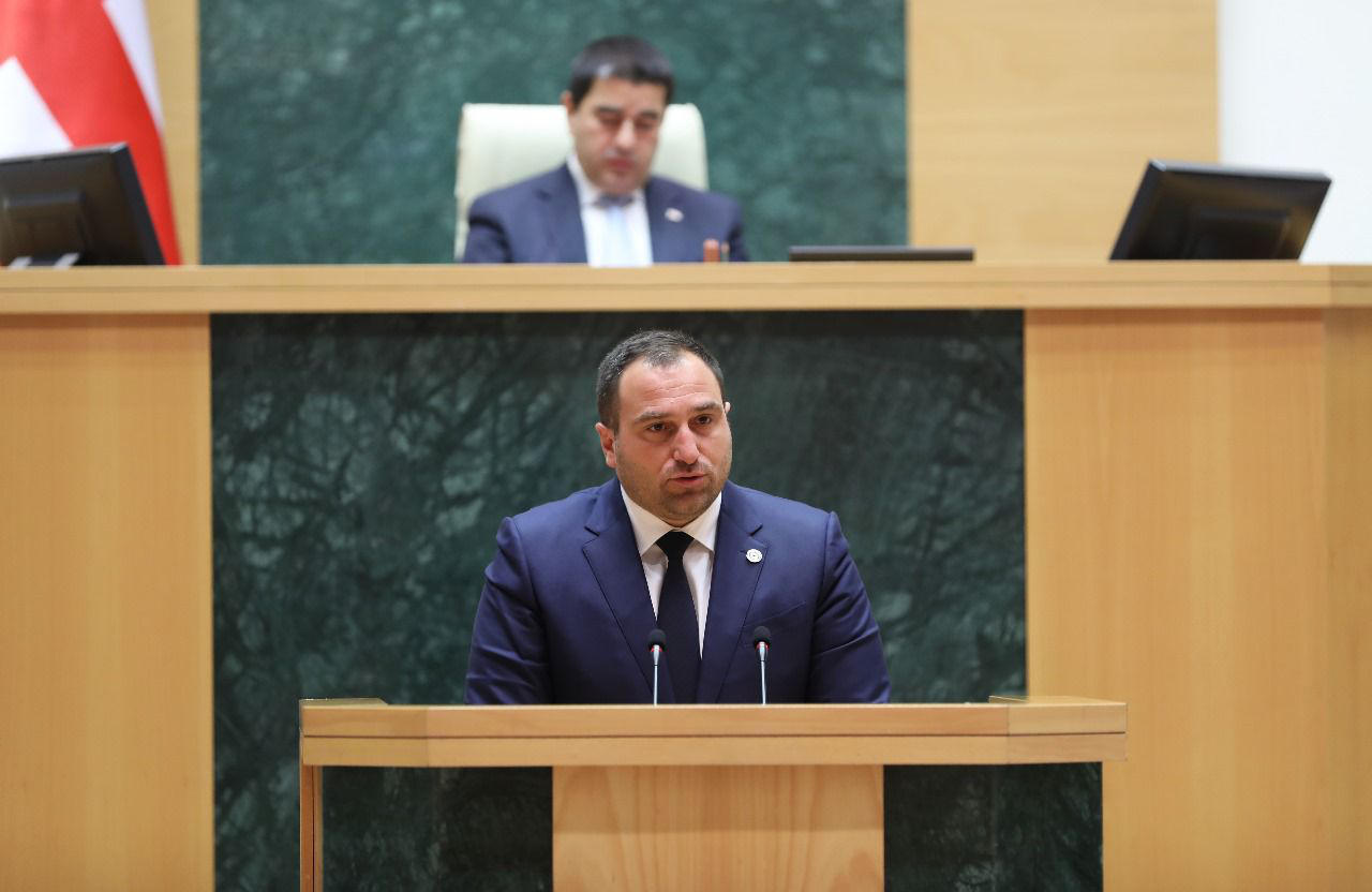 ირაკლი კირცხალია გახარიას პარტიის დეპუტატებს - გილოცავთ, 2 საათში მეორედ ჩაგივარდათ თავის მართლების მცდელობა, რომ არ ხართ „ნაცები“ - ყოველთვის მიგითითებთ და გასწავლით კულტურას, სანამ არ მიეჩვევით, სად სხედხართ! გახსოვდეთ, ვინ ხართ!