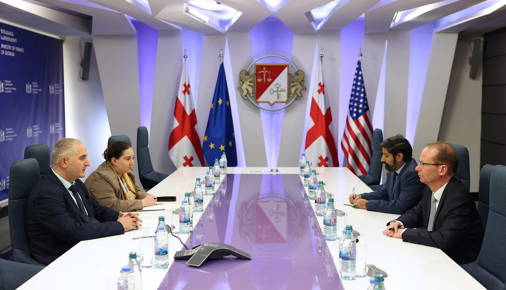 აშშ-ის საელჩო - ალან პერსელი ლაშა ხუციშვილს შეხვდა, რათა განეხილა, ეკონომიკური ურთიერთობები, საქართველოს ეკონომიკური განვითარება, აშშ-ის სანქციები რუსეთის წინააღმდეგ და როგორ შეუძლია საქართველოს მხარი დაუჭიროს „ტრამპის მარშრუტს"