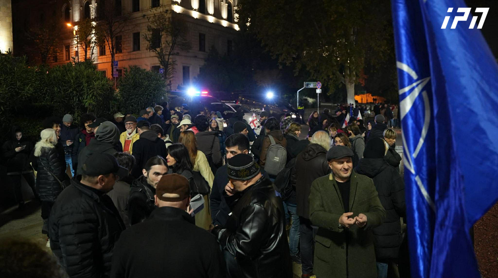 პარლამენტთან საპროტესტო აქცია მიმდინარეობს