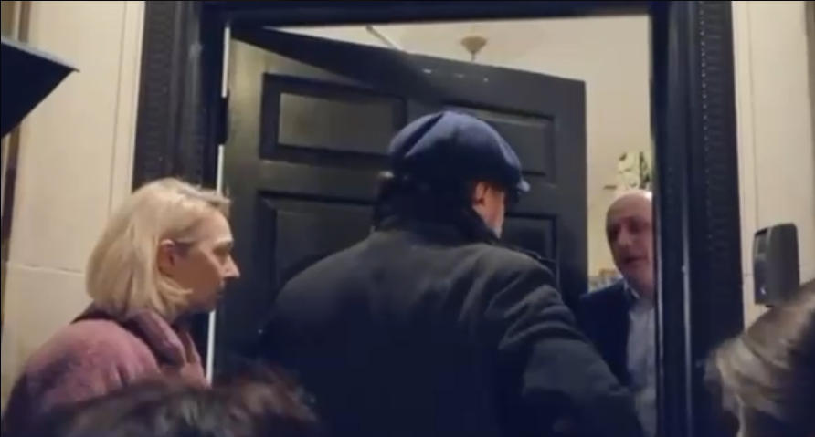 ქართული დიასპორული ორგანიზაციების წარმომადგენლებმა აშშ-ში საქართველოს საელჩოს განცხადებით მიმართეს და მოითხოვეს, არ შეეზღუდოთ ემიგრანტებს საზღვარგარეთ არჩევნებში მონაწილეობის უფლება