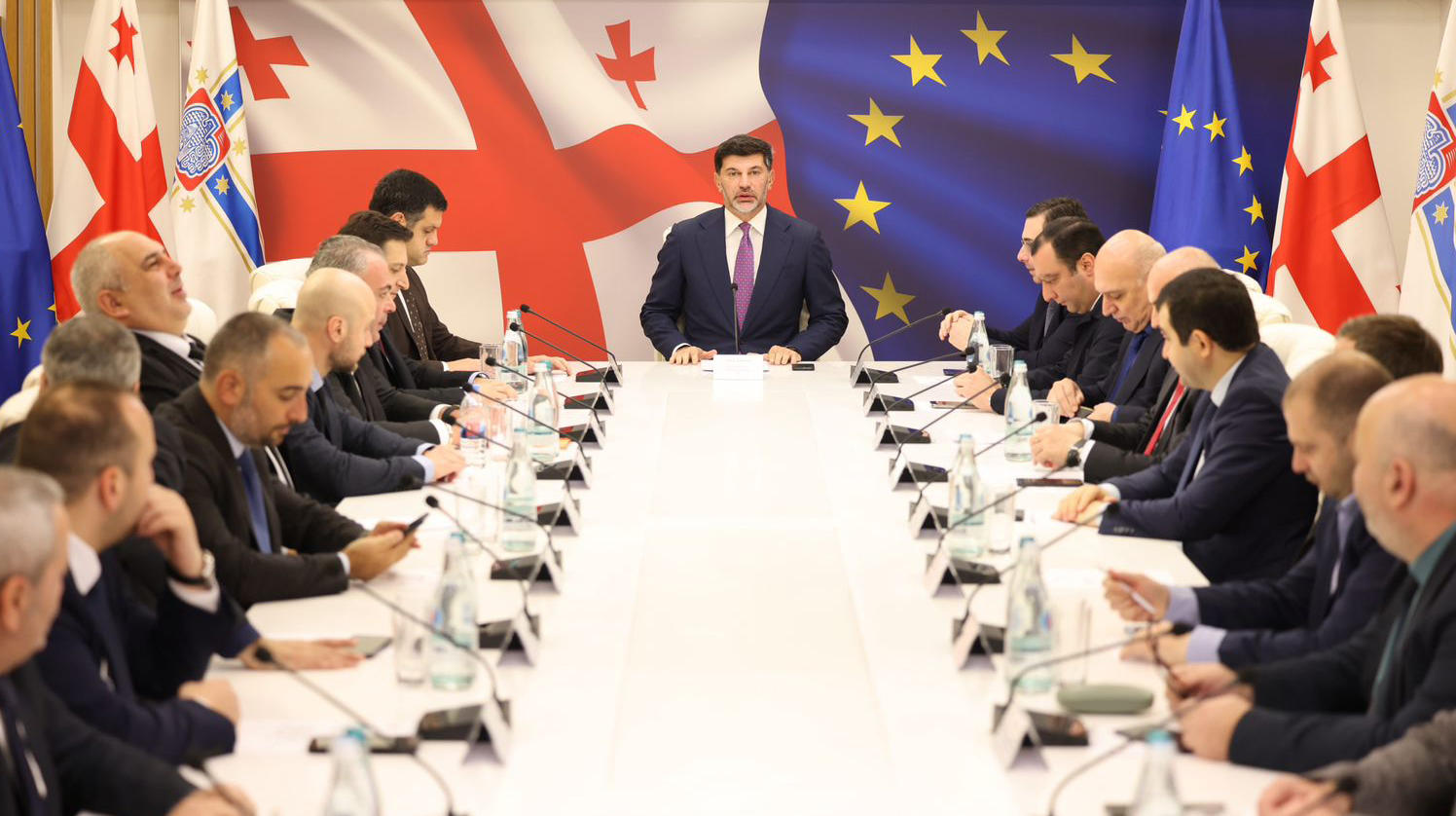 კახა კალაძის განცხადებით, ნინუას ქუჩის N3-ში მდებარე მწვავე ავარიული კორპუსი ახლით ჩანაცვლდება