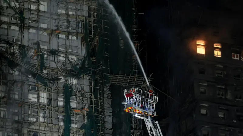 ჰონგ-კონგში ხანძრის შედეგად დაღუპულთა რაოდენობა 94-მდე გაიზარდა, 300-მდე ადამიანი დაკარგულად ითვლება