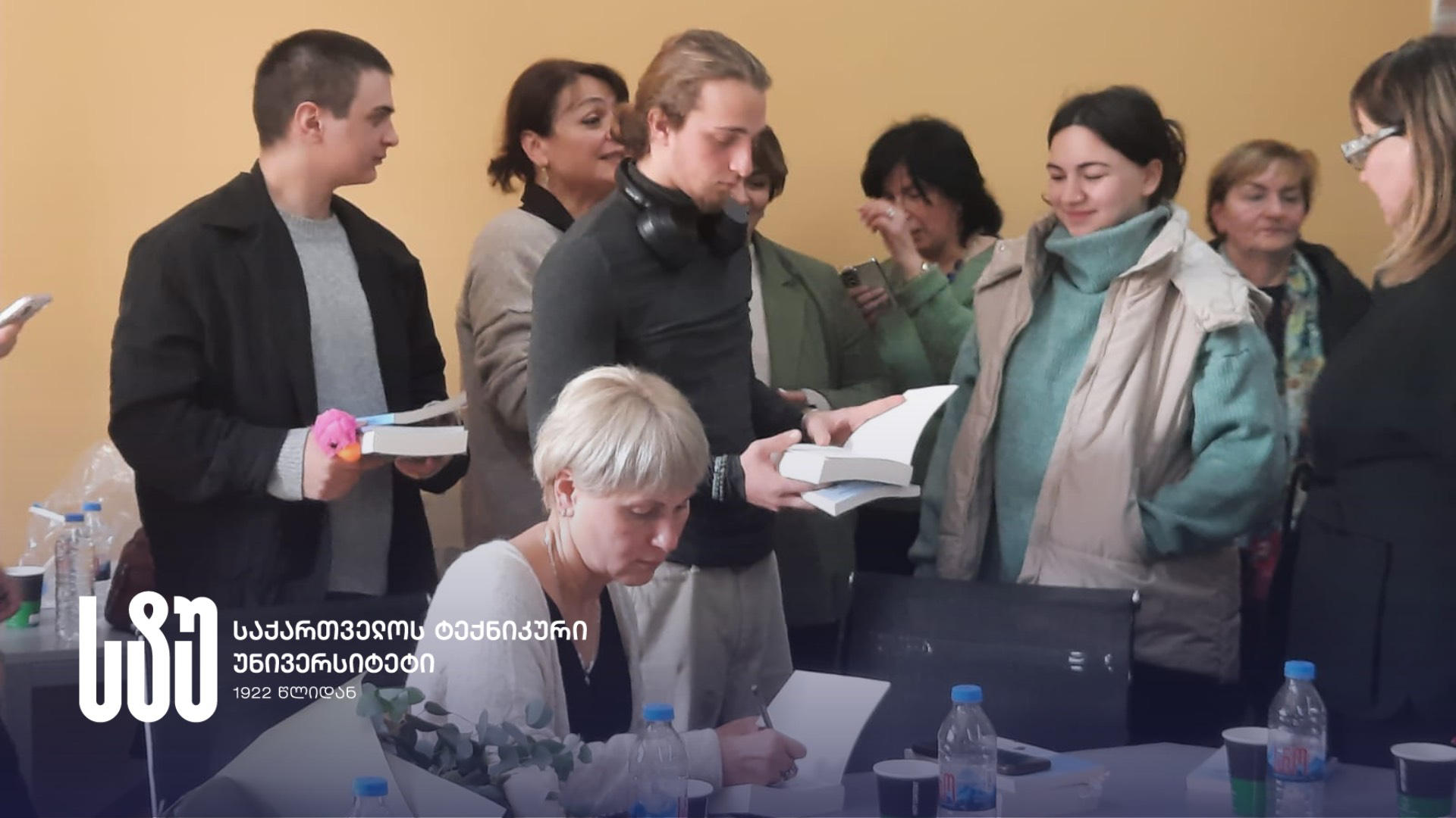 საქართველოს ტექნიკური უნივერსიტეტის სტუდენტები მწერალ თამარ გლურჯიძეს შეხვდნენ