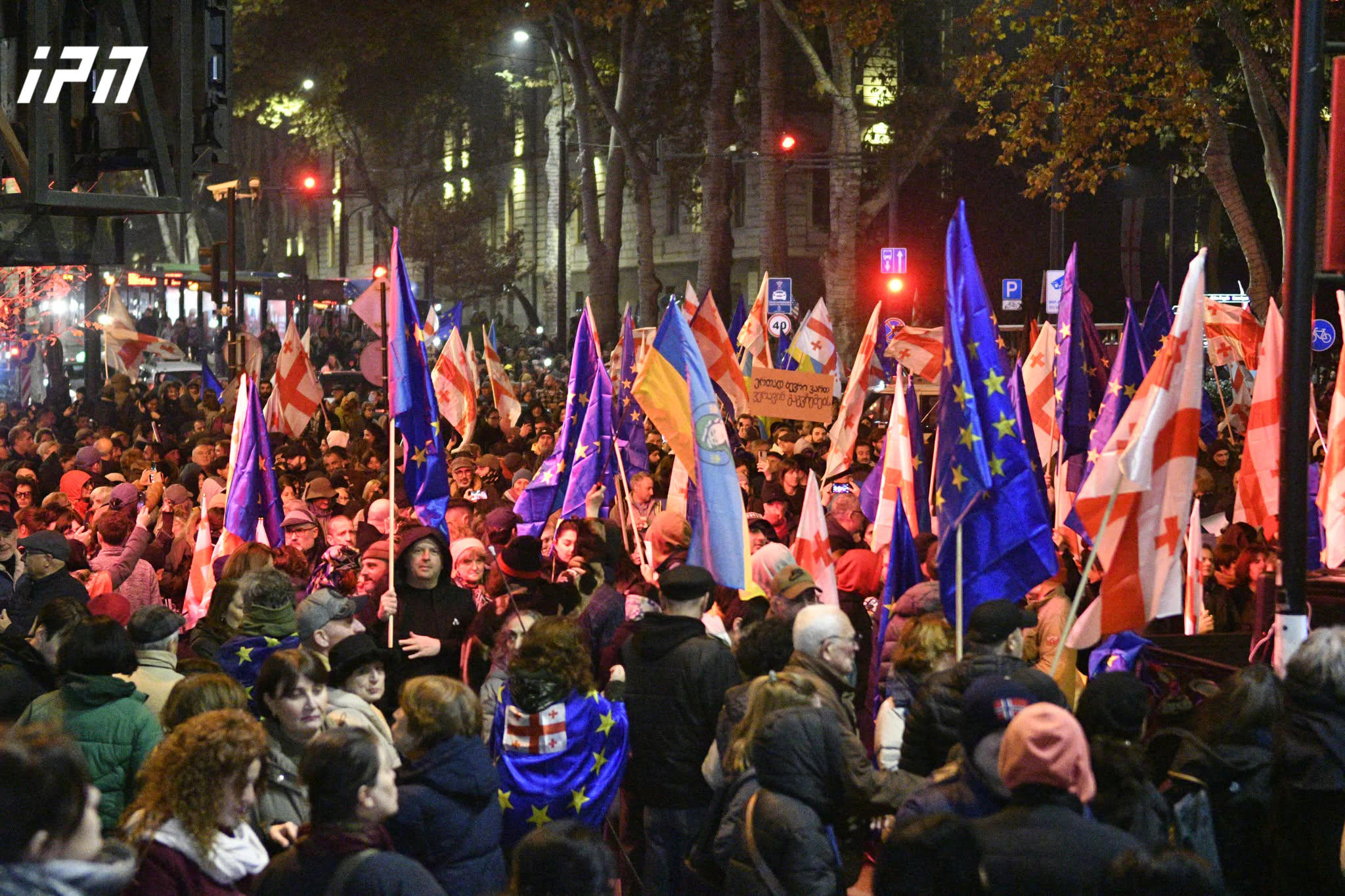 Protesters marching from Tbilisi State University towards Parliament