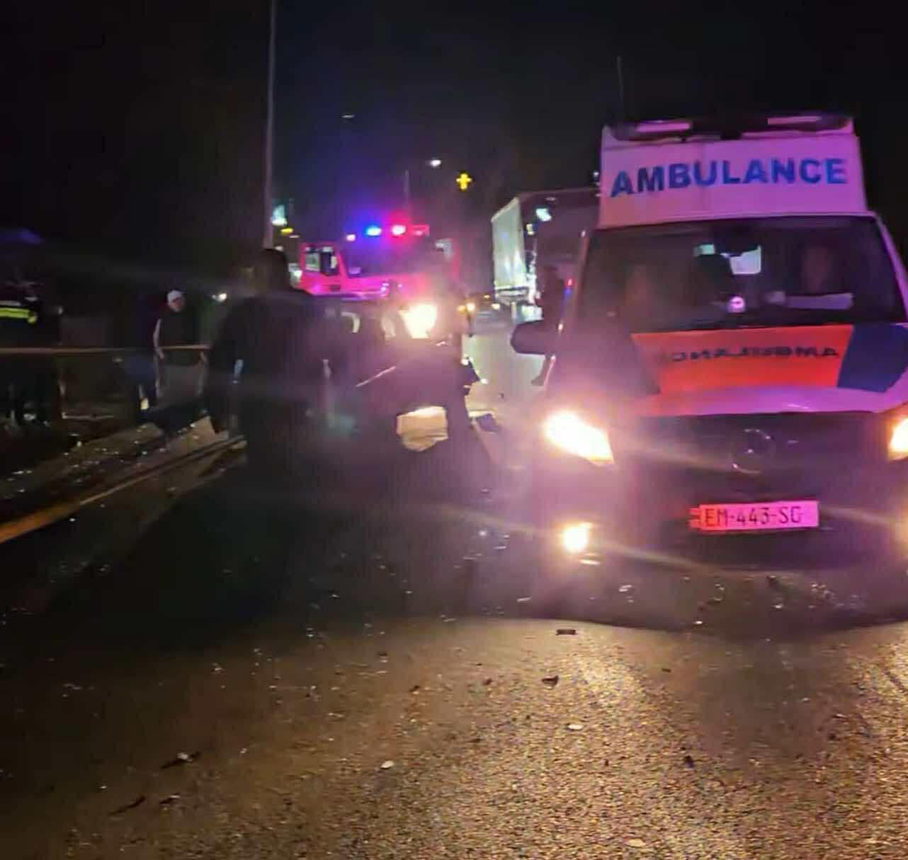 ბათუმი- მახინჯაურის ცენტრალურ გზაზე ერთმანეთს რამდენიმე ავტომობილი შეეჯახა - დაშავდა სამი ადამიანი