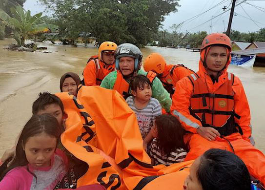 The Guardian - სამხრეთ-აღმოსავლეთ აზიაში წყალდიდობის შედეგად დაღუპულთა რიცხვი 350-ს აჭარბებს