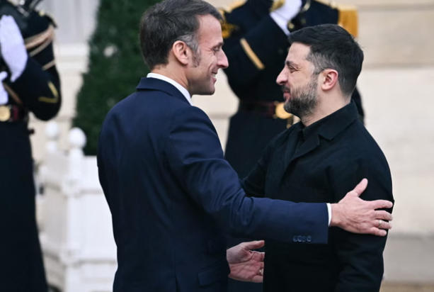 ვოლოდიმირ ზელენსკი და ემანუელ მაკრონი ევროპელ ლიდერებს ესაუბრნენ