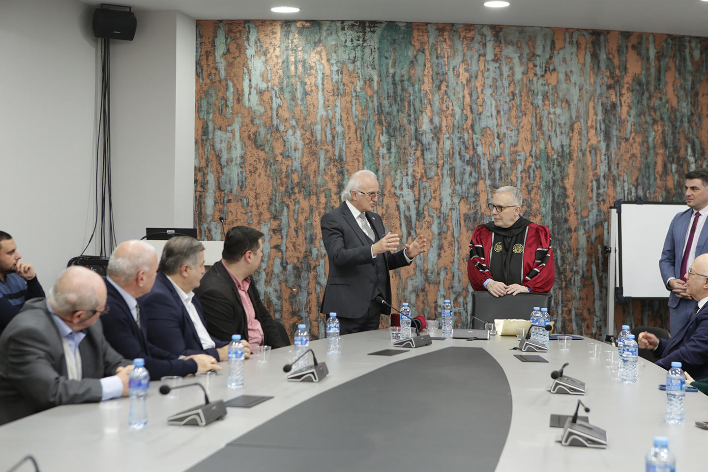 ვლადიმერ პაპავას გრუნის საპატიო დოქტორის წოდება მიენიჭა