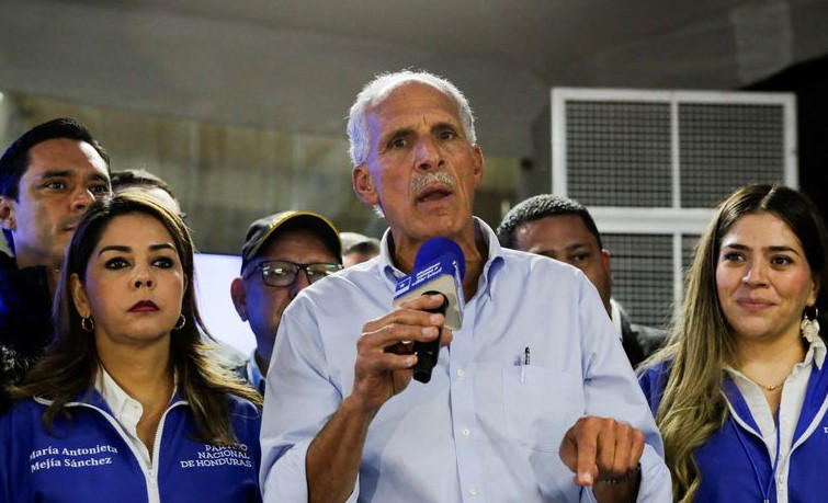 დონალდ ტრამპი - როგორც ჩანს, ჰონდურასი საპრეზიდენტო არჩევნების შედეგების შეცვლას ცდილობს