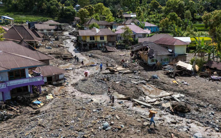 Reuters - ინდონეზიაში წყალდიდობის შედეგად დაღუპულთა რიცხვმა 800-ს გადააჭარბა