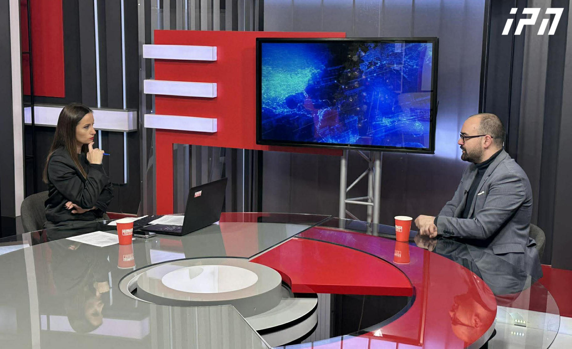 გრიგოლ გეგელია - პაპუაშვილისთვის პასუხი გაცემულია, ორშაბათი არ გვჭირდება - მაკა ბოჭორიშვილმა ლუქსემბურგის საგარეო საქმეთა მინისტრთან, "ალდეს" ერთ-ერთ ლიდერთან ხვევნა-კოცნით გასცა პასუხი:  არიან თუ არა “ალდეში” ტერორისტები