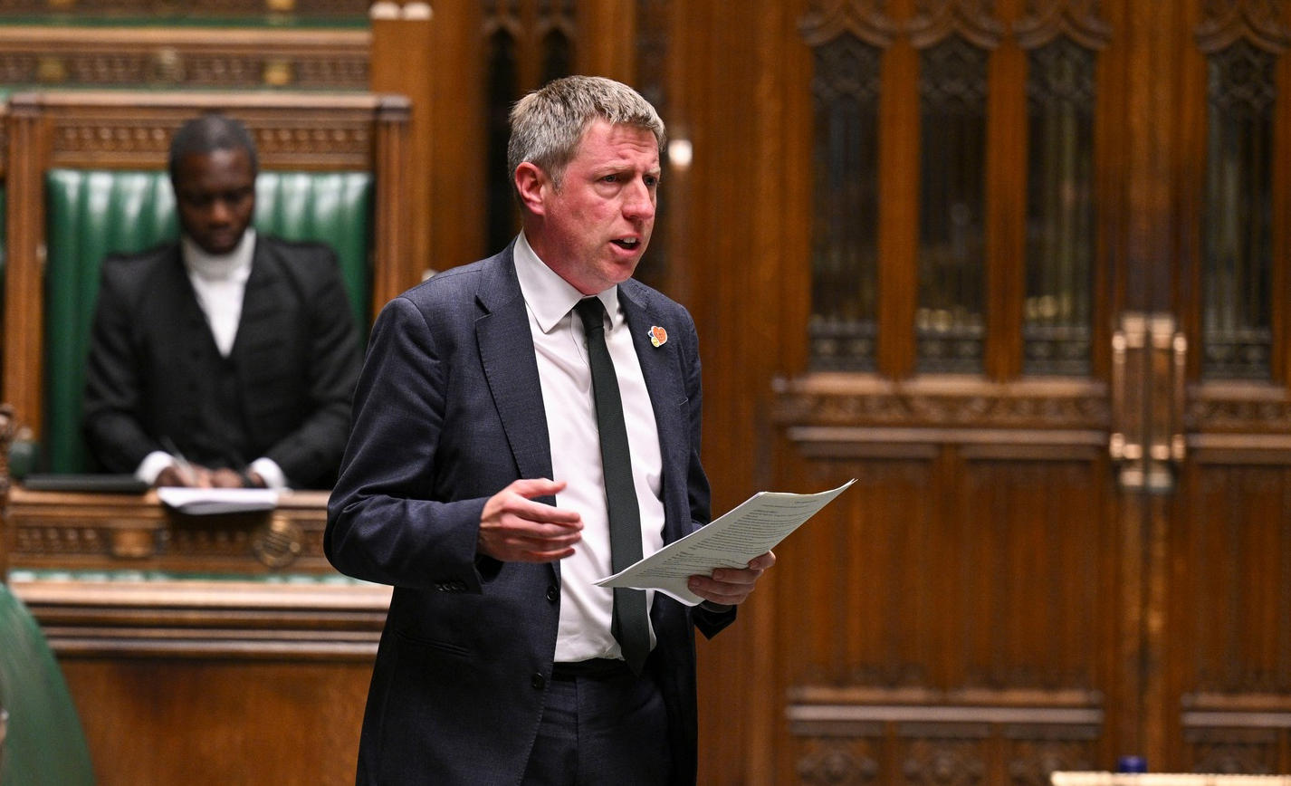 ბრიტანელი პარლამენტარი ჯეიმს მაკკლირი - საქართველოდან ნამდვილად შოკისმომგვრელი ამბავია - ისინი საკუთარი ხალხის წინააღმდეგ პირველი მსოფლიო ომის დროინდელ ქიმიურ იარაღს იყენებენ