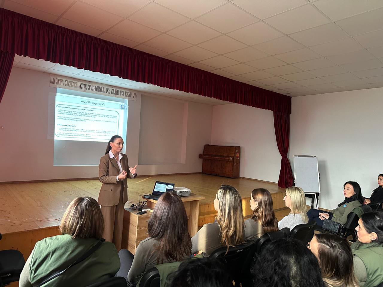 ქალთა მიმართ ძალადობის წინააღმდეგ გლობალური კამპანიის ფარგლებში მანდატურის სამსახურის თანამშრომლებთან შეხვედრები გაიმართა