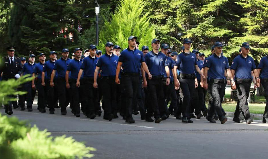 აბიტურიენტთან, რომელიც პოლიციის აკადემიაში ჩაირიცხება, ხელშეკრულება გაფორმდება, რისი დარღვევის შემთხვევაშიც, მას სახელმწიფოს მიერ გაწეული ხარჯების სრულად ანაზღაურება მოუწევს