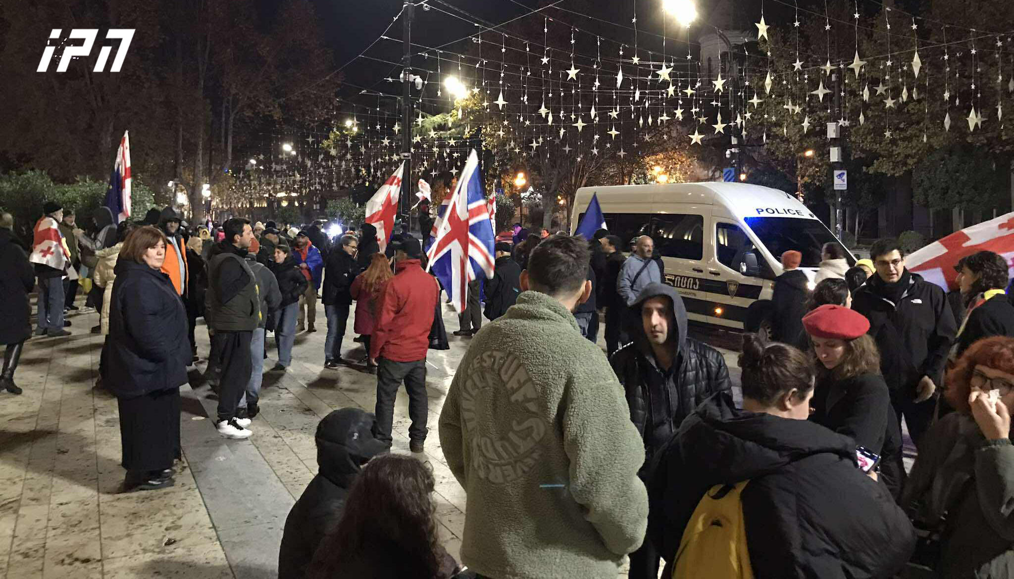 პარლამენტის წინ საპროტესტო აქცია მიმდინარეობს