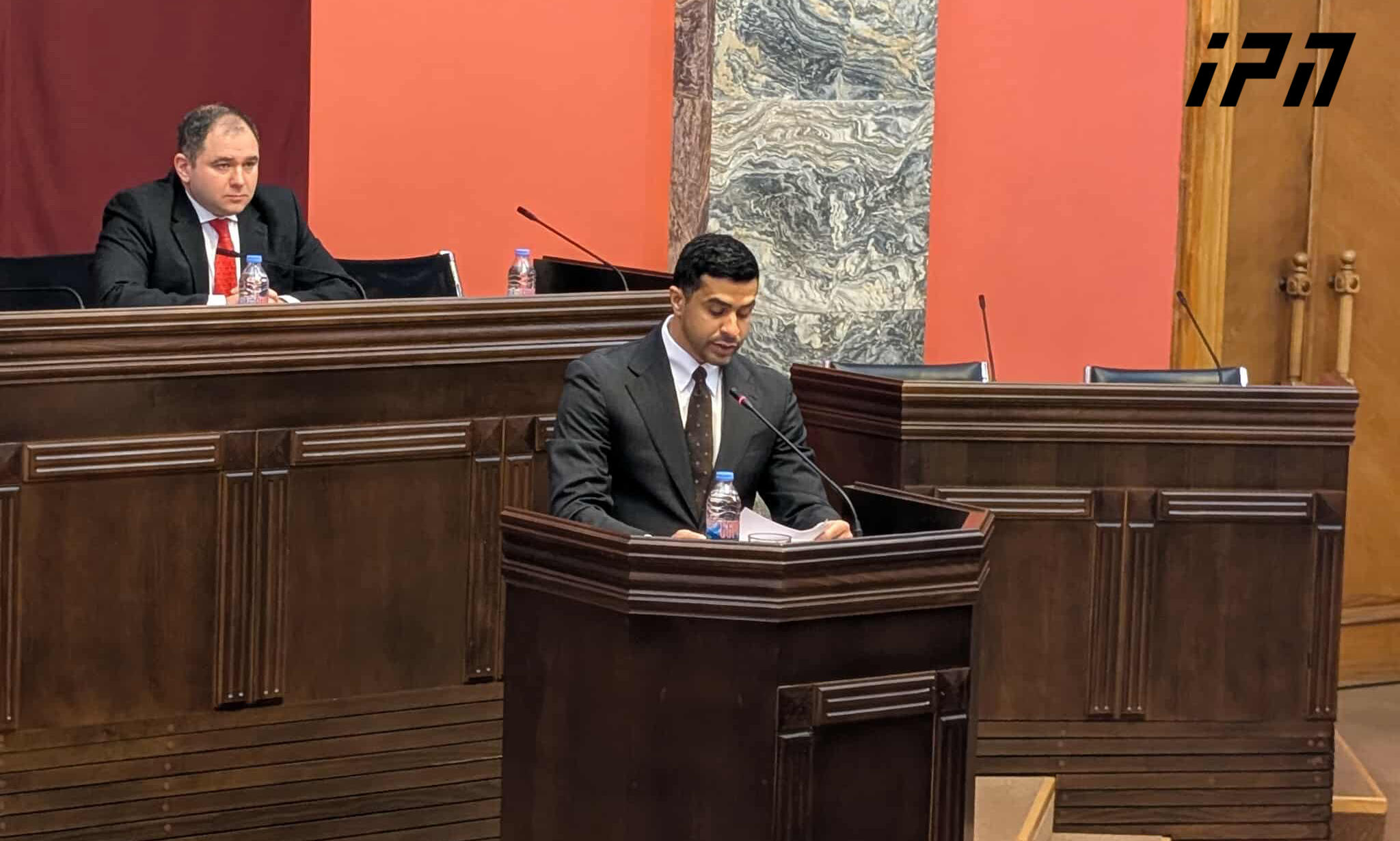 პარლამენტის საგარეო ურთიერთობათა კომიტეტის სხდომაზე, არაბთა გაერთიანებული საამიროების საგანგებო და სრულუფლებიან ელჩს უსმენენ