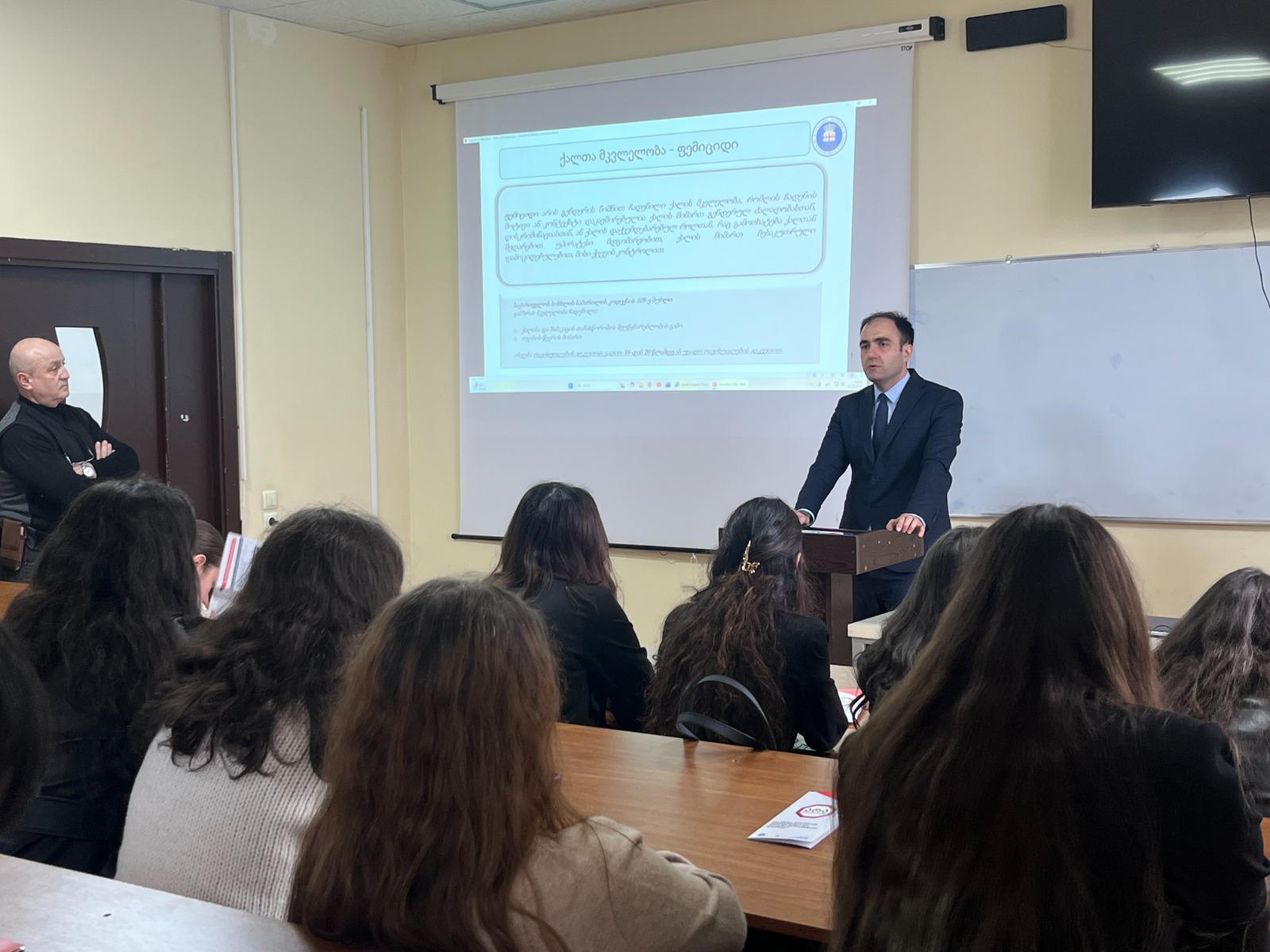 ქალთა მიმართ ძალადობის წინააღმდეგ გლობალური კამპანიის ფარგლებში ბათუმის იუსტიციის სახლის თანამშრომლებთან და ბათუმის სახელმწიფო უნივერსიტეტის სტუდენტებთან საინფორმაციო შეხვედრები გაიმართა