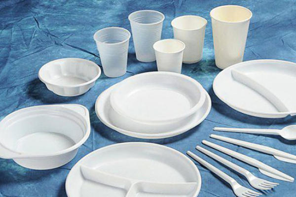 2026 წლის 1-ელი იანვრიდან, ერთჯერადი დანიშნულების პლასტმასის ჭურჭლის მიმოქცევის აკრძალვასთან ერთად, ფინანსური ჯარიმებიც წესდება