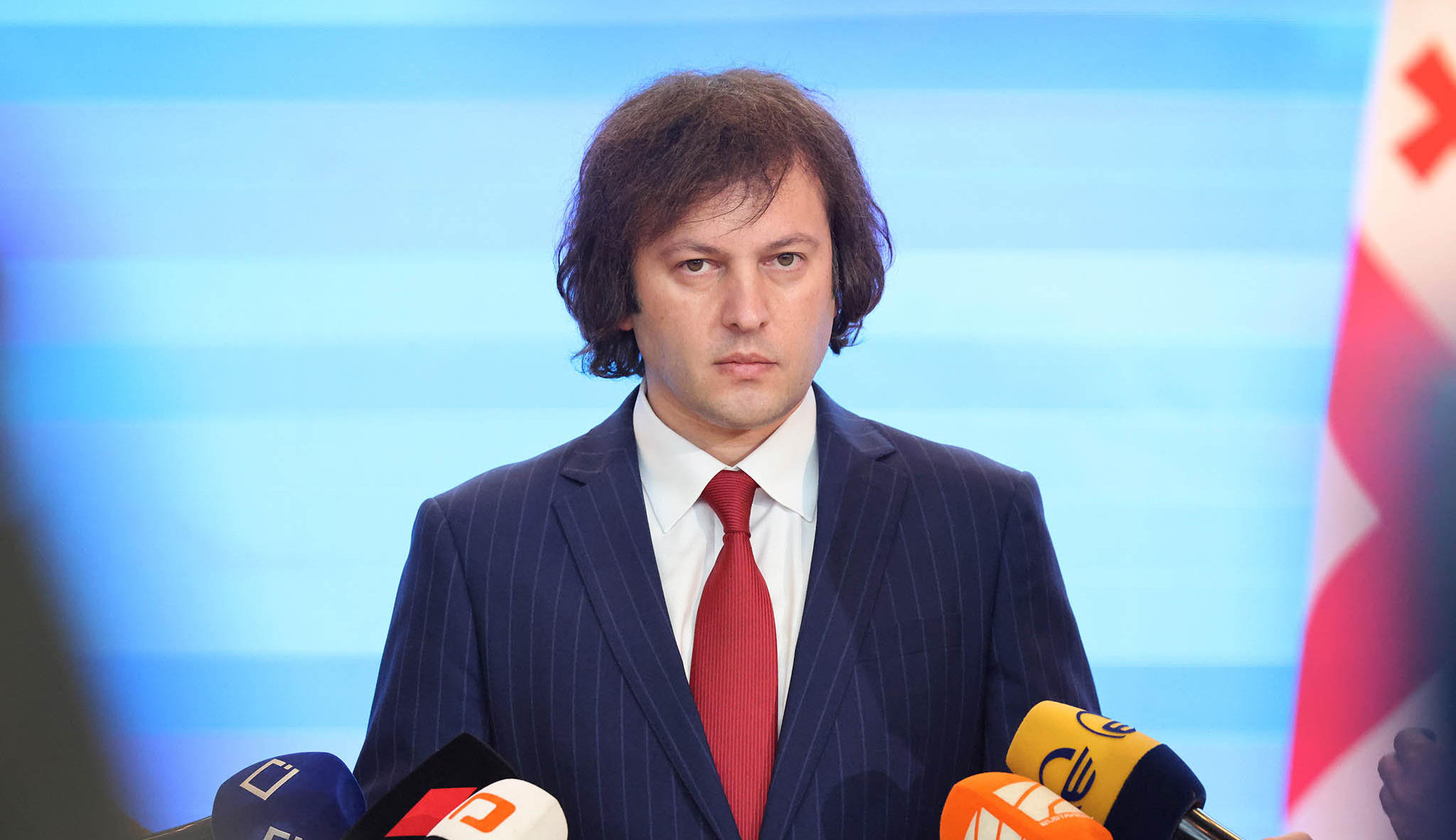 ირაკლი კობახიძე რიგი უწყებების არსენალის მთაზე გადატანის შესახებ ინფორმაციაზე - ჯერ დაზუსტებული არაა, რომელ უწყებებს შეეხება, თუმცა გვაქვს გეგმა: კონკრეტული უწყებების შენობები შეიძლება გასხვისდეს, რათა იმავე ფასად შევძლოთ ახლის მშენებლობა