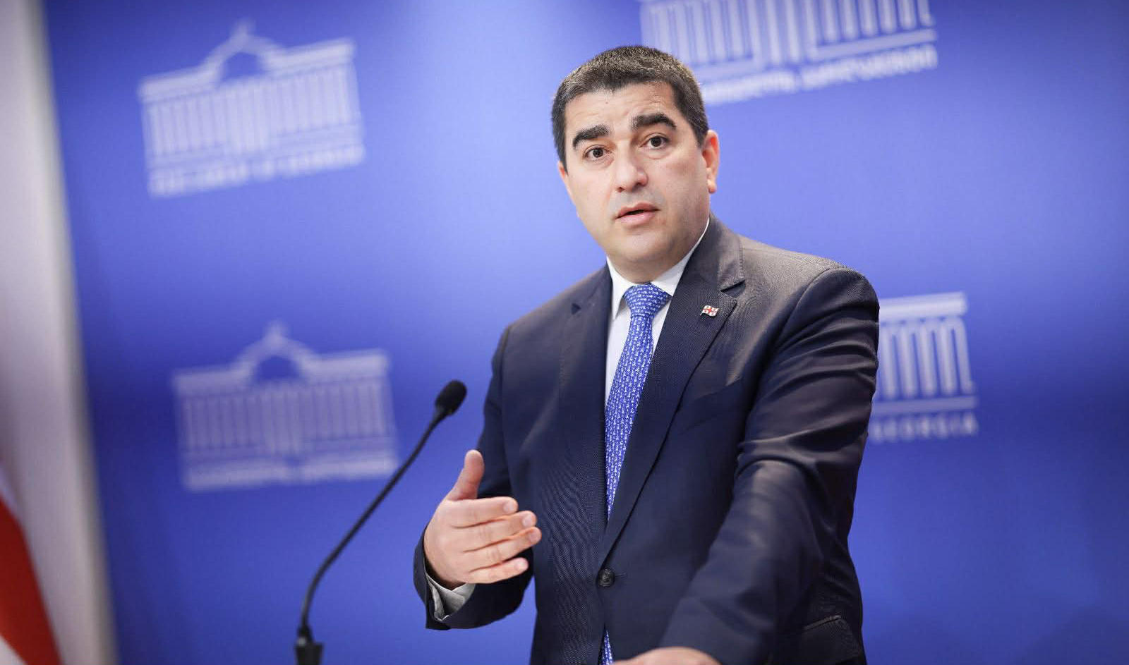 შალვა პაპუაშვილი თურქმენეთში, ირაკლი კობახიძისა და ვლადიმერ პუტინის საერთო ფოტოს შესახებ კითხვაზე - თქვენ პრობლემას ვერ ხედავთ, რომ ერთ პლანეტაზე ცხოვრობთ თქვენ და რუსეთის პრეზიდენტი? პუტინთან არანაირი შეხვედრა დაგეგმილი არ არის