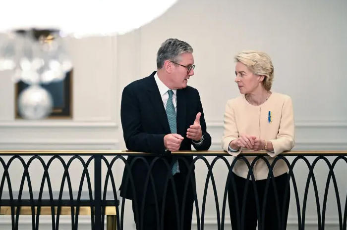 კირ სტარმერმა და ურსულა ფონ დერ ლაიენმა აშშ-ის სამშვიდობო გეგმაზე მიმდინარე მოლაპარაკებები და რუსეთის გაყინული აქტივების მობილიზების საკითხი განიხილეს