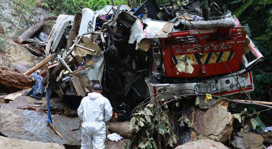 კოლუმბიაში სკოლის ავტობუსი ხევში გადავარდა, 17 ადამიანი დაიღუპა და 20 დაშავდა