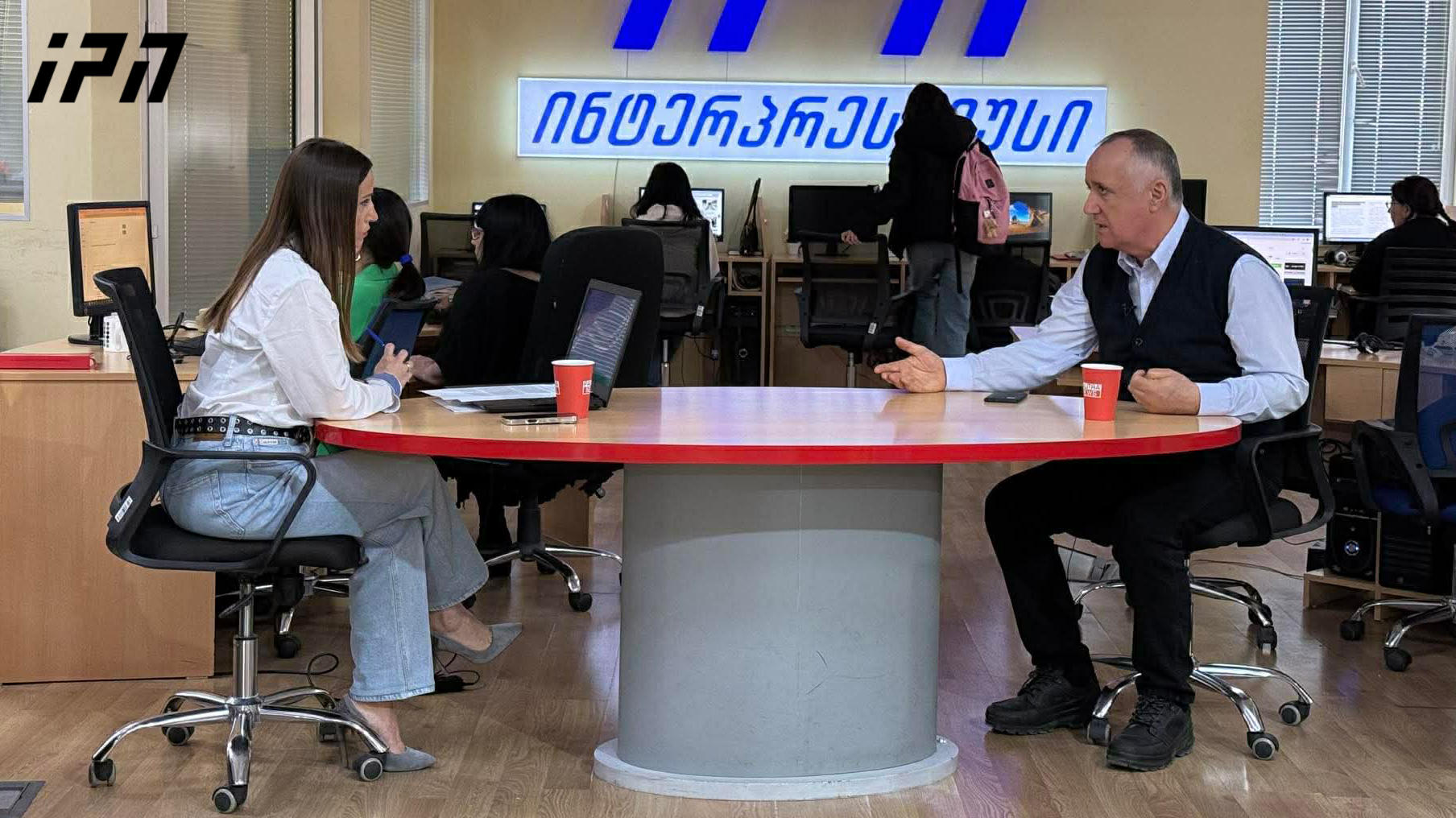 აკაკი ბობოხიძე - ჩემი ინფორმაციით, „ოცნების“ „ობშიაკში“ რამდენიმემ უკვე მიიტანა ფული და მათ წინააღმდეგ აღარ არის პრობლემები, ასეთია, მაგალითად, კახა კალაძე, საპატრიარქო კი „პოლიტიკაში არჩარევის“ სახელით მხარს უჭერს ხელისუფლებას