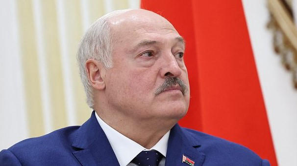 ალექსანდრე ლუკაშენკო უკრაინელებს - როგორც ძველი პოლიტიკოსი, გეუბნებით: თუ მძინარე დათვთან ცხოვრობთ, ნუ გააღვიძებთ