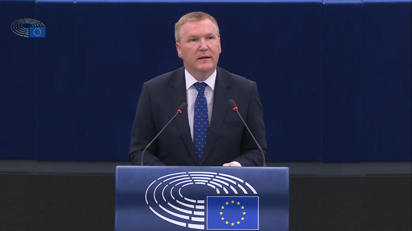 ევროკომისარი - საქართველოს დემოკრატიულ უკუსვლასა და ადამიანის უფლებების დარღვევებზე პასუხისმგებელი პირების წინააღმდეგ შესაძლო სანქციების შესახებ მოლაპარაკებები მიმდინარეობს