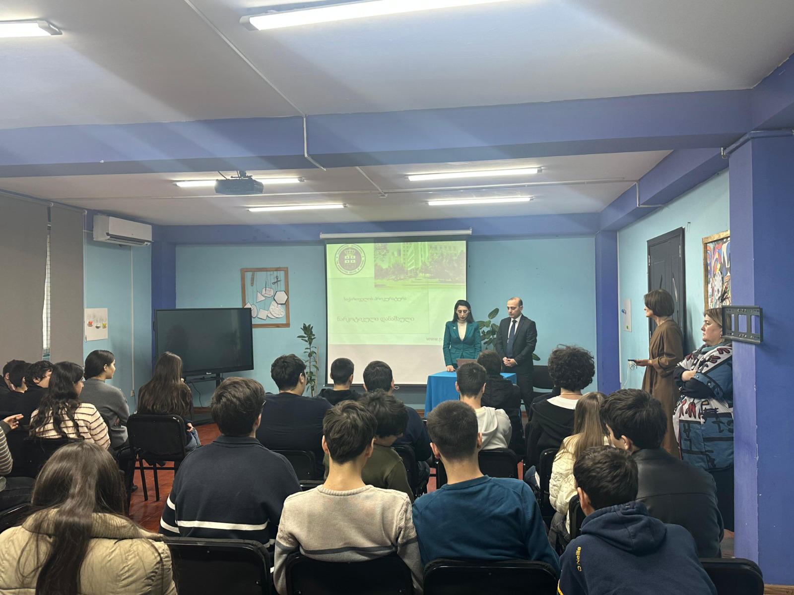 აჭარის ავტონომიური რესპუბლიკის პროკურატურის პროკურორებმა, ანტინარკოტიკული კამპანიის ფარგლებში ბათუმის სკოლა-ლიცეუმის მასტერკლასის მოსწავლეებთან საინფორმაციო შეხვედრა გამართეს