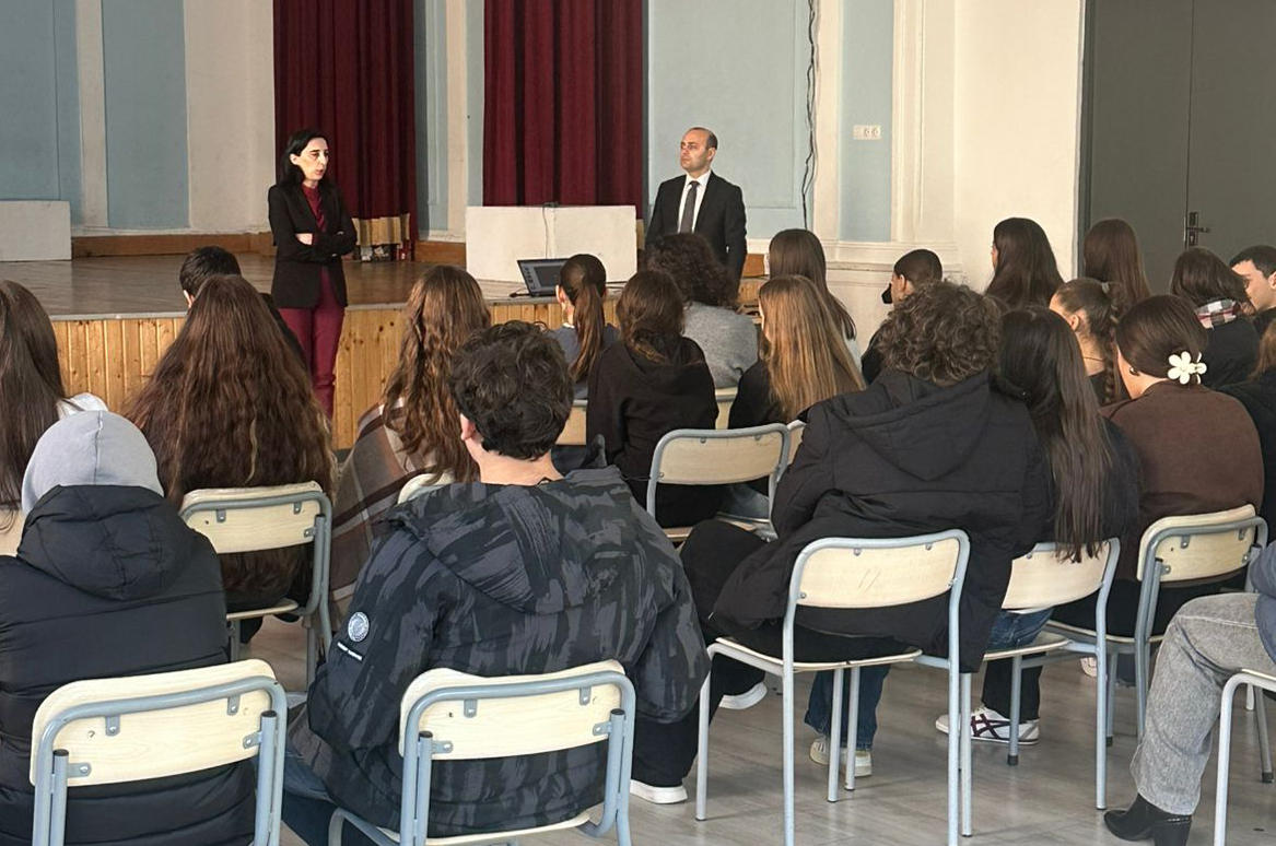 პროკურატურის მიერ ორგანიზებული ანტინარკოტიკული კამპანიის ფარგლებში, ბათუმის N2 საჯარო სკოლის მოსწავლეებთან საინფორმაციო შეხვედრა გაიმართა