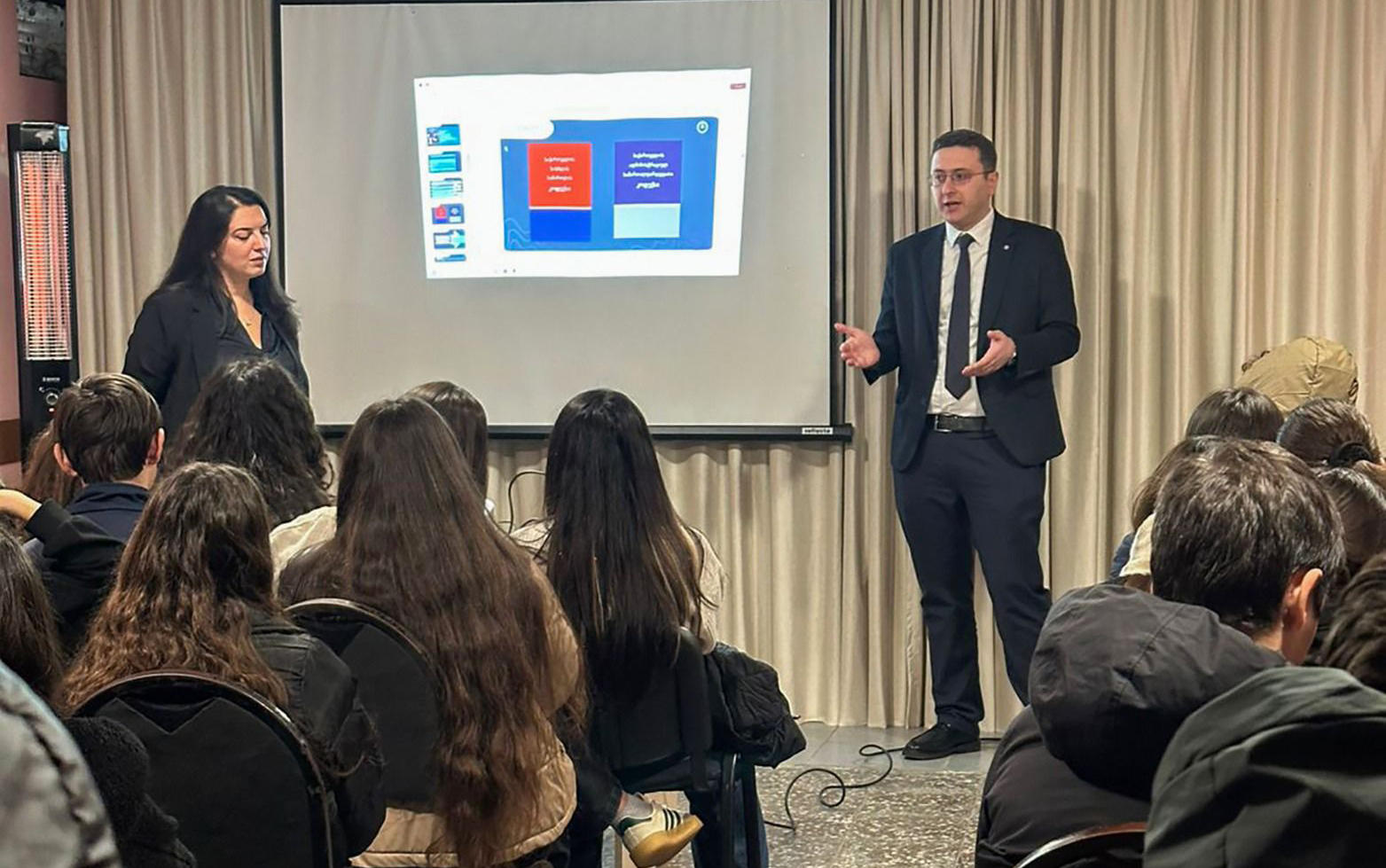 საქართველოს პროკურატურის მიერ ორგანიზებული ანტინარკოტიკული კამპანიის ფარგლებში, გორის N2 საჯარო სკოლის მოსწავლეებთან საინფორმაციო შეხვედრა გაიმართა